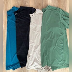 NWOT - real essentials
Men’s 4 pack V-neck Tee